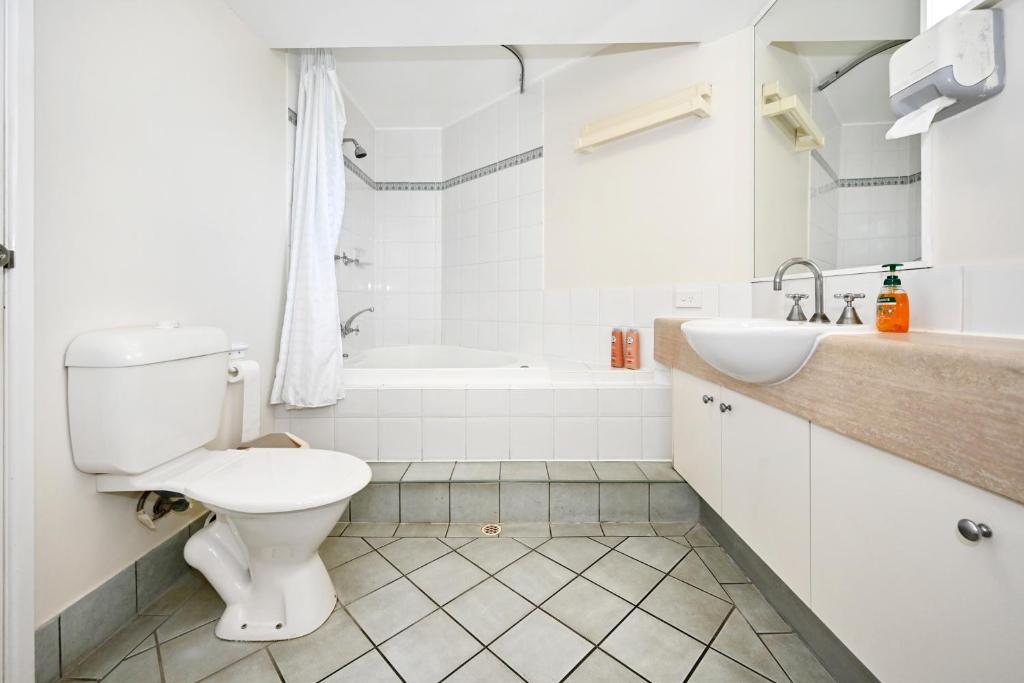Baðherbergi á Mooloolaba 1 BR Getaway - Perfect location ZD5