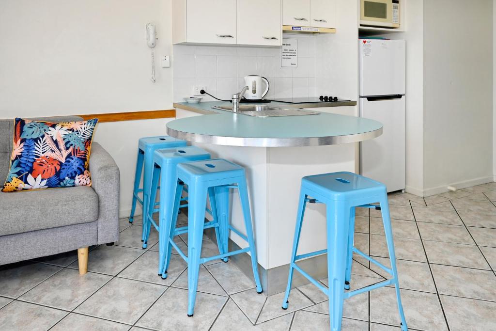 Eldhús eða eldhúskrókur á Mooloolaba 1 BR Getaway - Perfect location ZD5