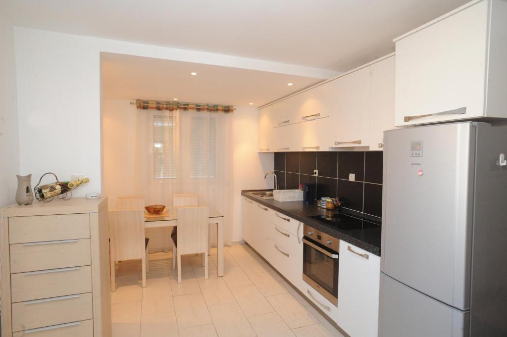 J & P Apartments - 17