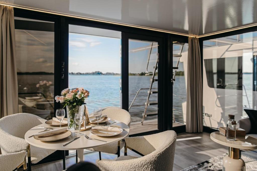 HT Houseboats - domki na wodzie - sauna, lake view - 18