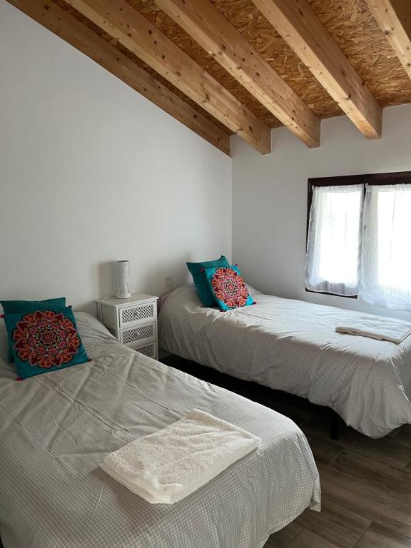 Zdjęcie z galerii obiektu Amplia casa con jardin a un paso del centro de Santander w mieście Santander