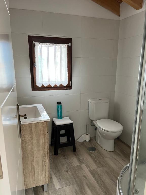Zdjęcie z galerii obiektu Amplia casa con jardin a un paso del centro de Santander w mieście Santander