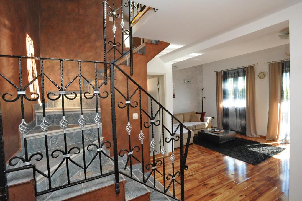 J & P Apartments - 19