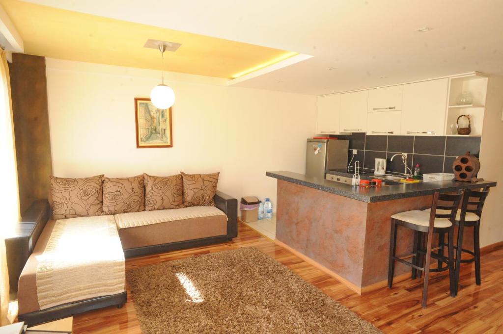 J & P Apartments - 15