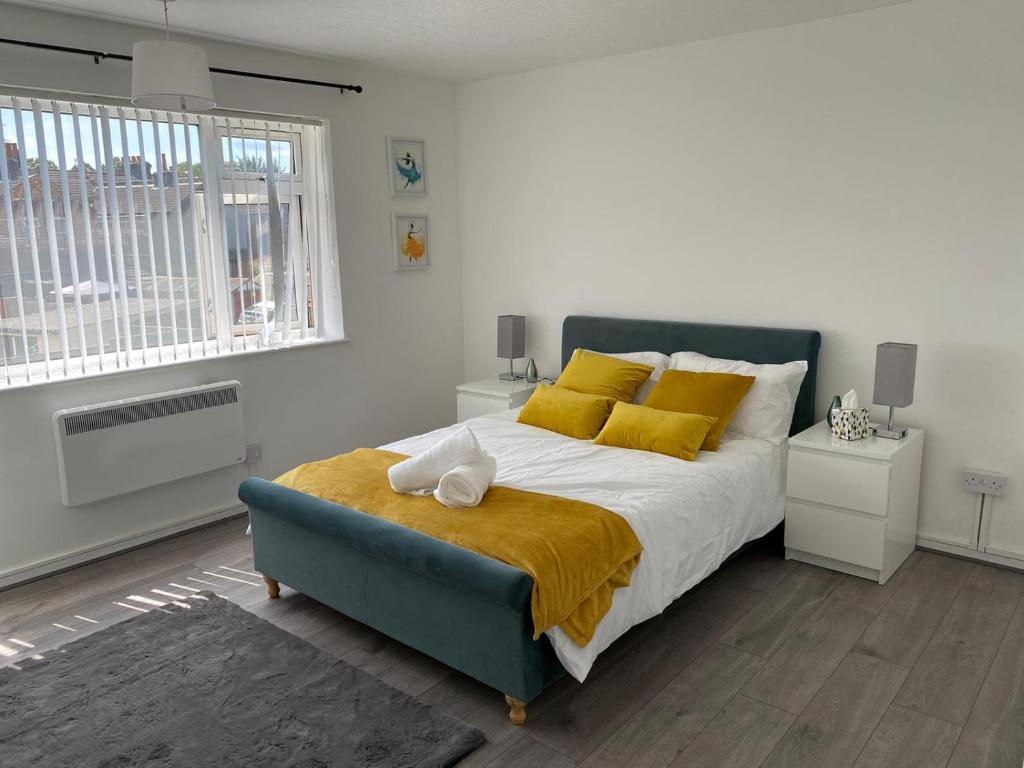 Two Bed Apartment near Luton Town Centre Free Wifi and Parking Sleeps 6, Luton (updated prices 2024)