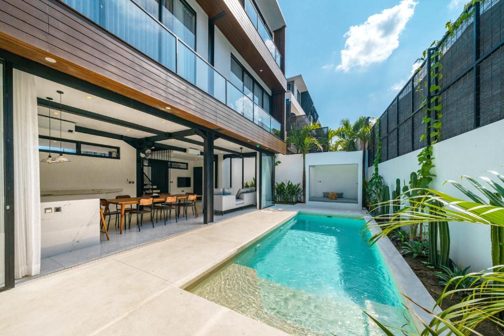 Villa Vantage 7 – Outstanding 3 BR Villa – Great Location!