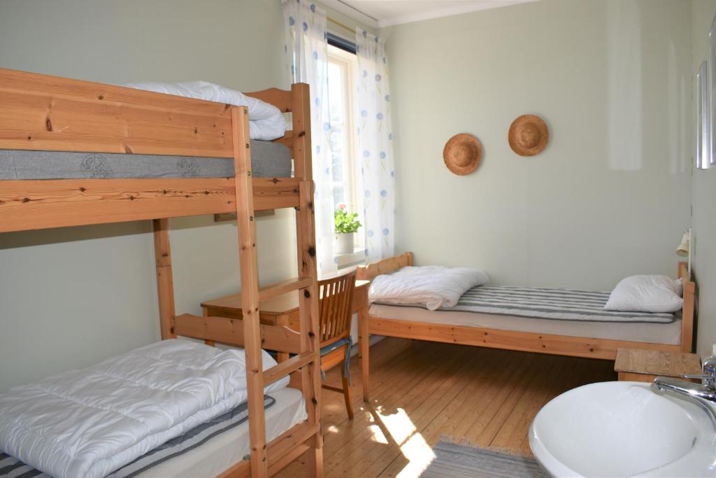 Postel nebo postele na pokoji v ubytování Vandrarhemmet Gammelgården