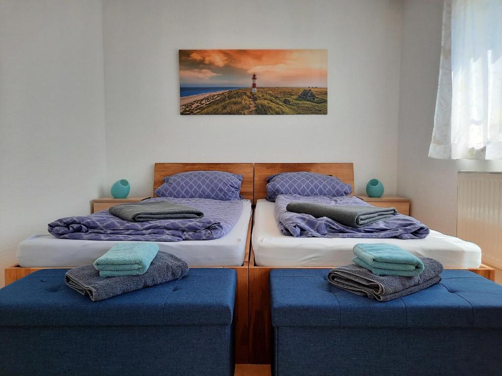 a room with two twin beds and a lighthouse at Ferienhaus in der Schleife 2 in Rendsburg