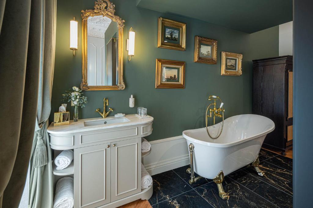 MS Collection Aveiro - Palacete Valdemouro - 10