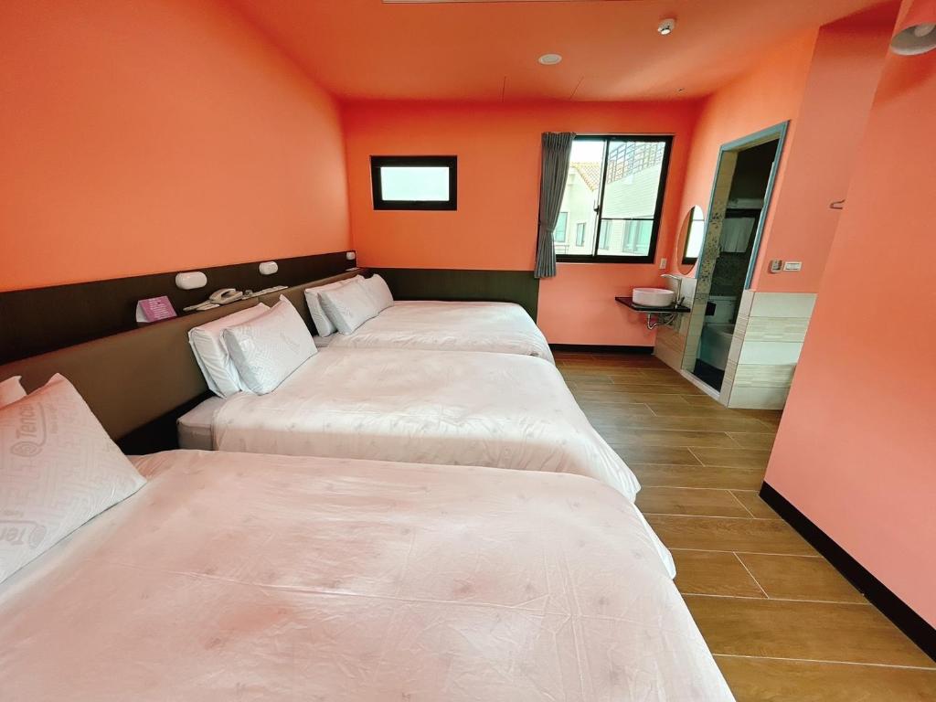 Postel nebo postele na pokoji v ubytování Qun Xiang Hotel