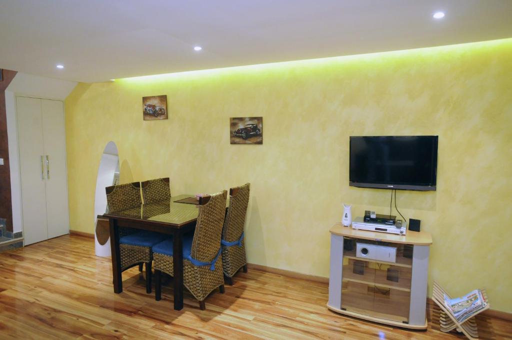 J & P Apartments - 3