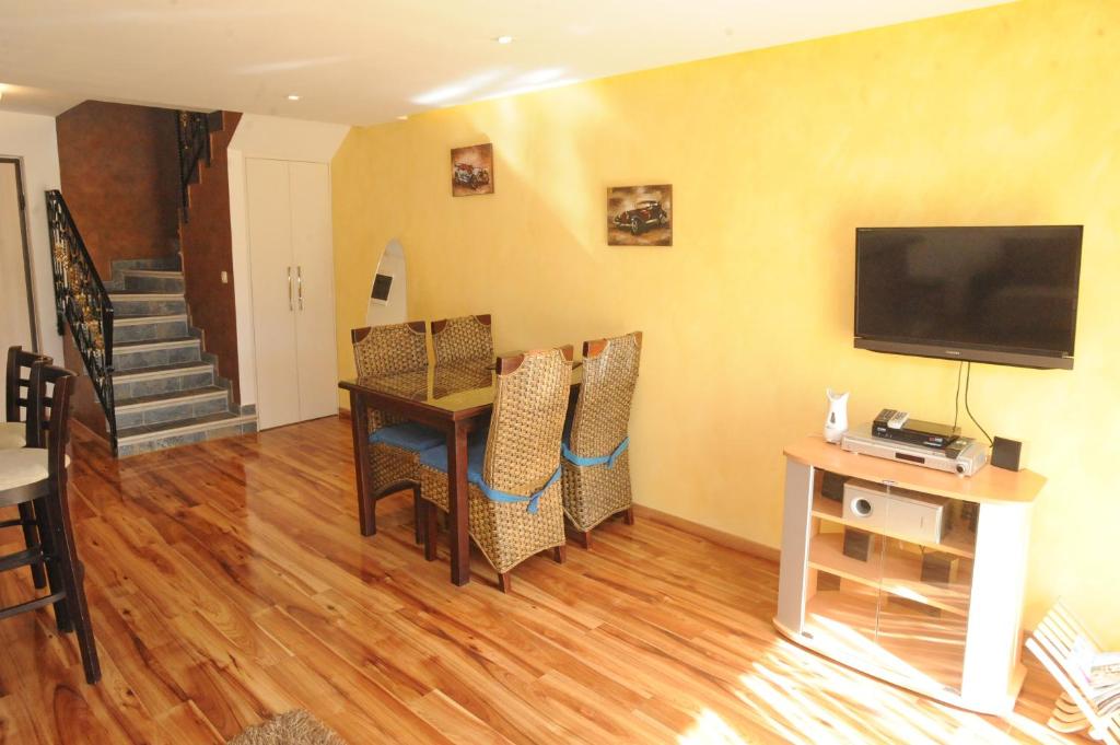 J & P Apartments - 4