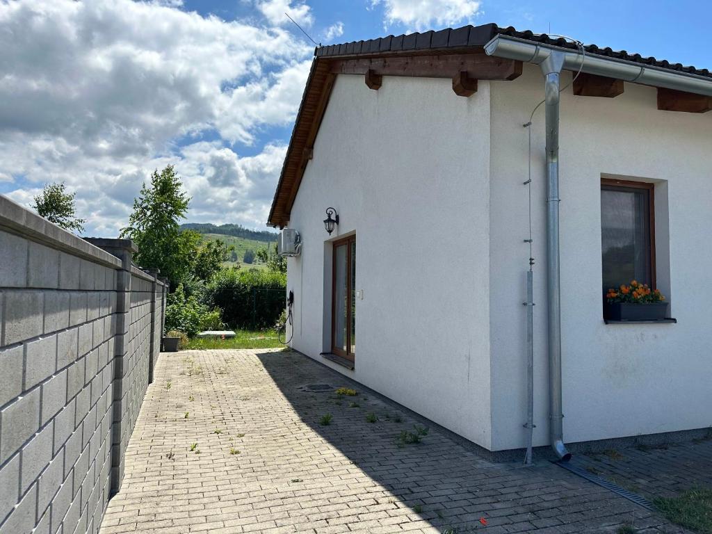 Budova, v ktorej sa dovolenkový dom nachádza