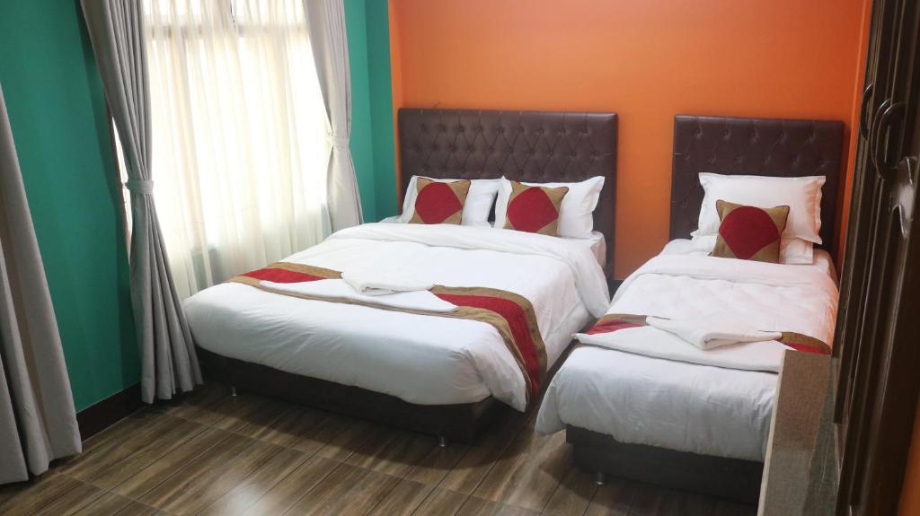 Postel nebo postele na pokoji v ubytování Nepalaya Home Hostel