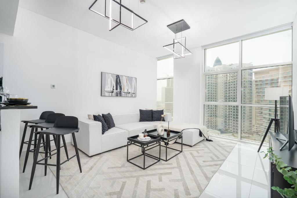 Bright and Modern Retreat in Business Bay