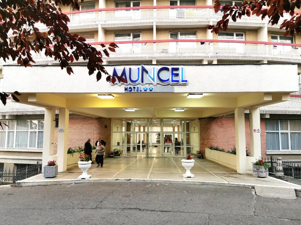 Exteriér nebo vchod ubytování Hotel Muncel Băile Felix