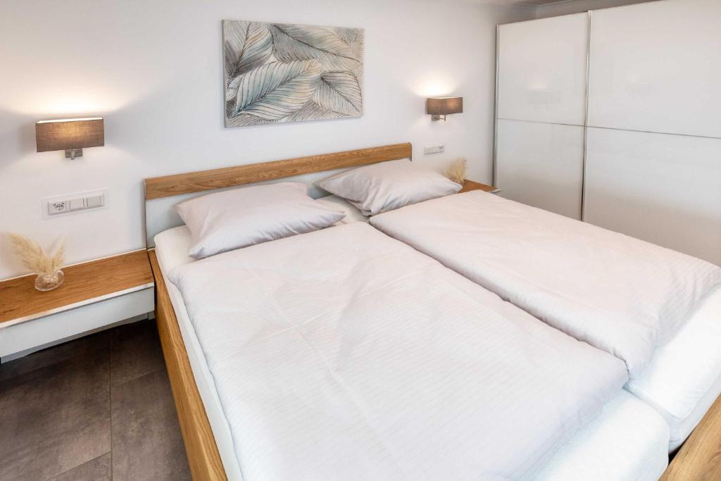 Postel nebo postele na pokoji v ubytování Terrassenhaus Duhnen Wohnung 77