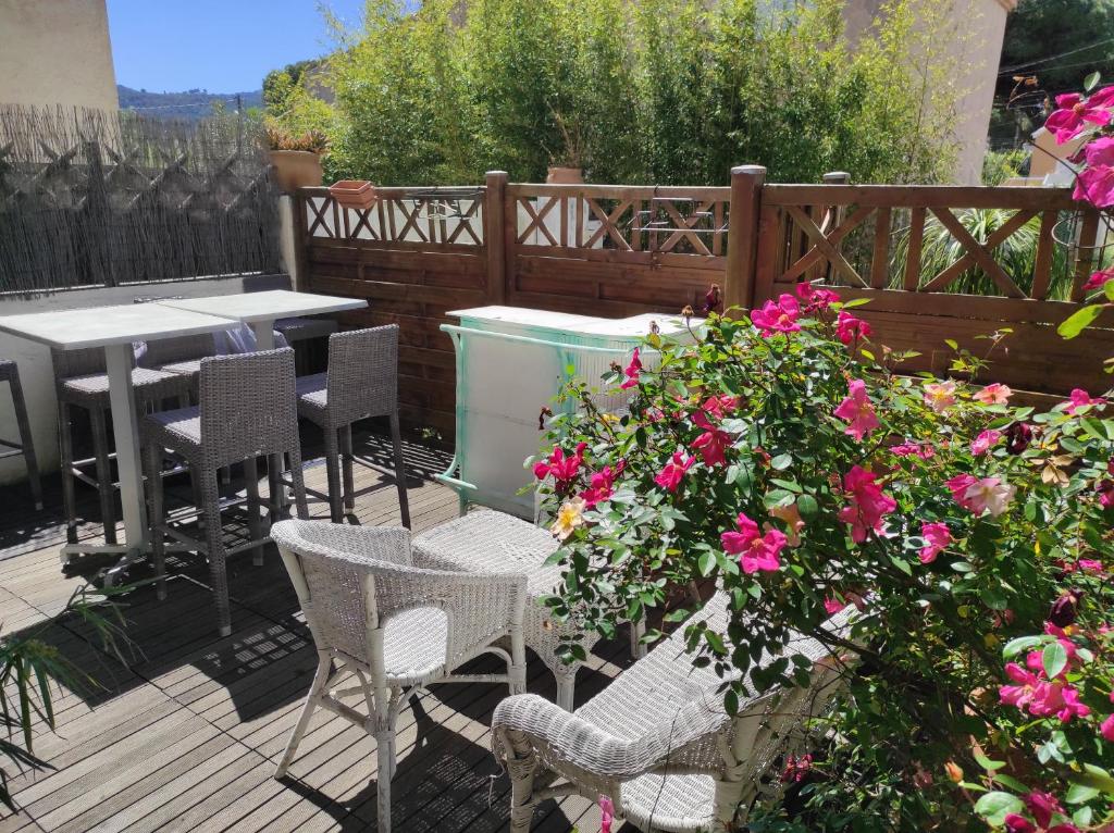 Κήπος έξω από το Maisonnette 1 chambre Climatisation Calme Jardin BBQ Plages