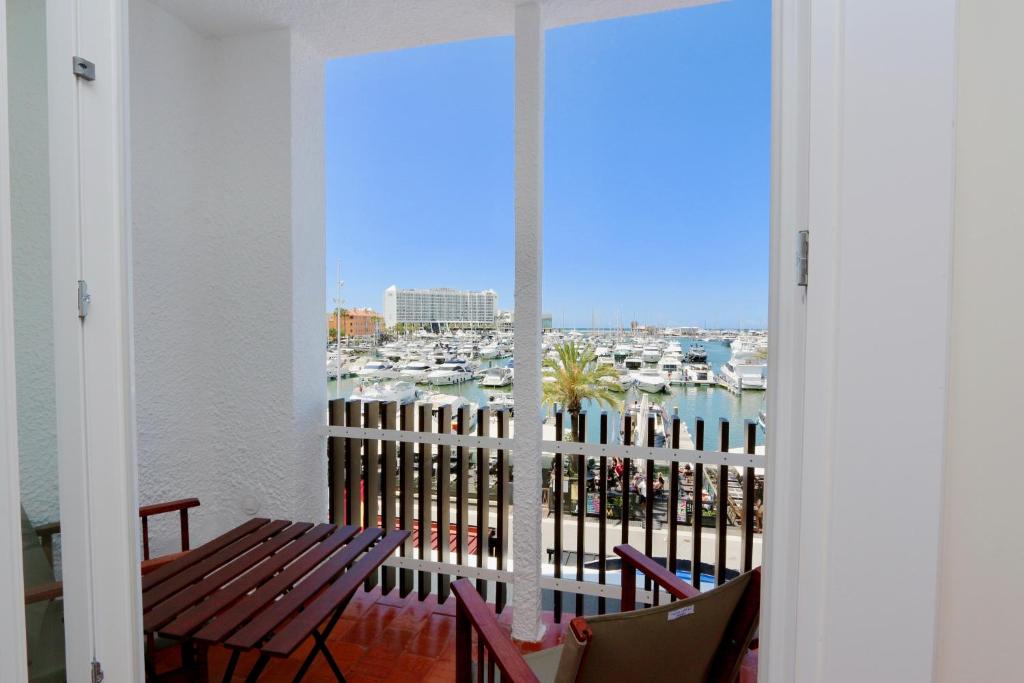 Marina Vista Sol-CleverDetails, Marina view, sleeps 2 adults and 2 ...