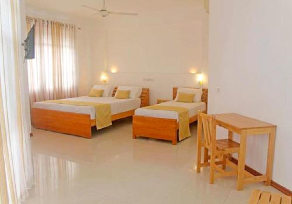 Apna Colombo - Standard Triple Room