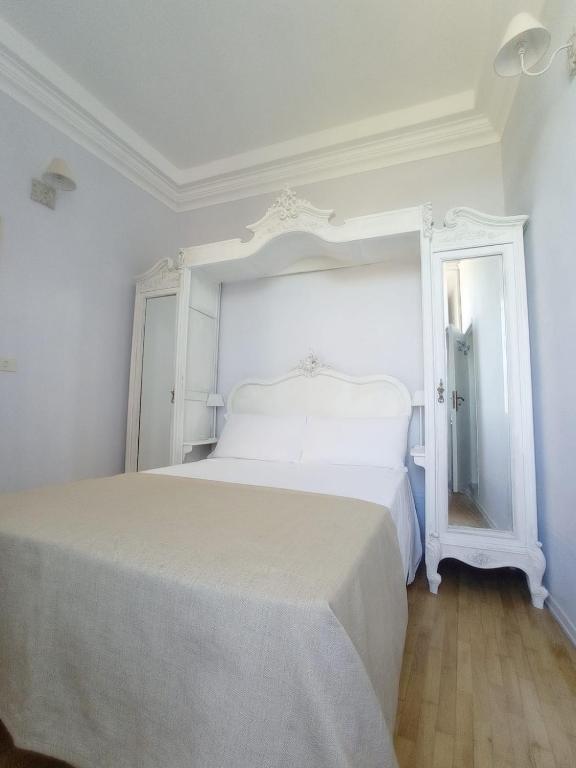 Postel nebo postele na pokoji v ubytování Hotel Oviv dimora del borgo