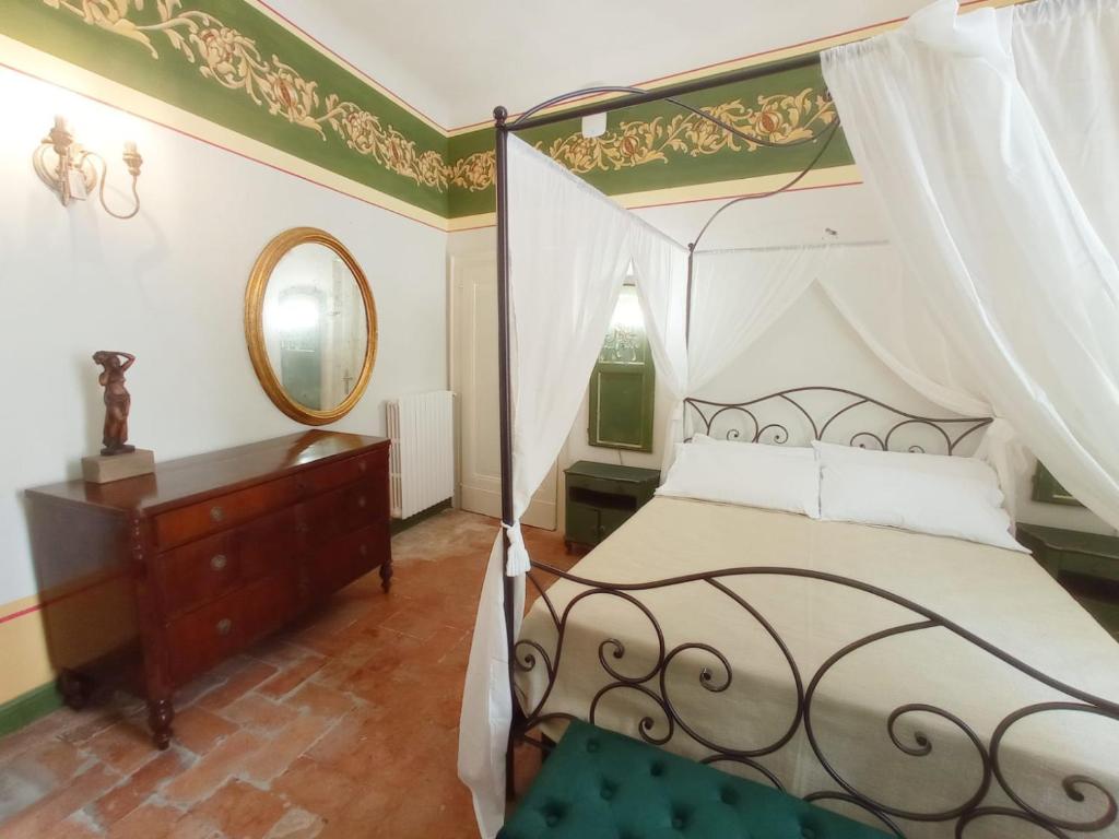 Postel nebo postele na pokoji v ubytování Hotel Oviv dimora del borgo