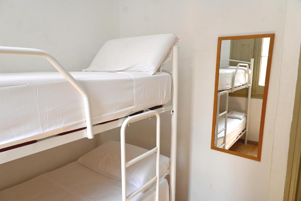 Homenfun Barcelona Gracia - Two-Bedroom Apartment