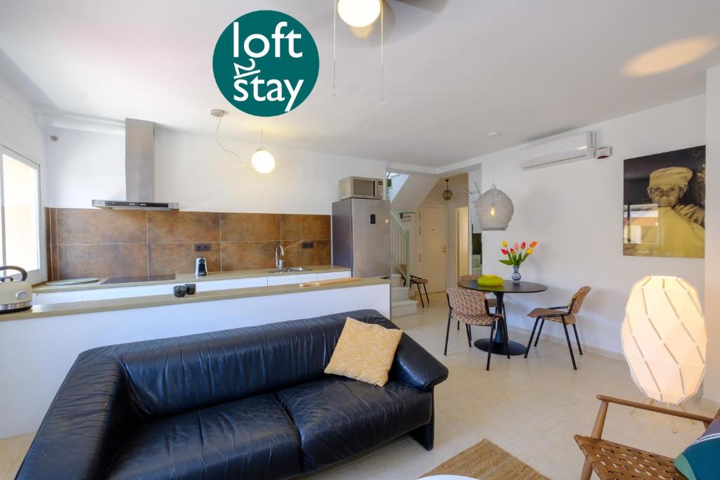 Kuchnia lub aneks kuchenny w obiekcie LOFT2STAY.COM