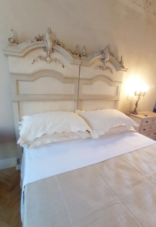 Postel nebo postele na pokoji v ubytování Hotel Oviv dimora del borgo