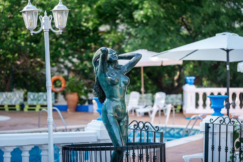 The swimming pool at or close to Hotel Zeus
