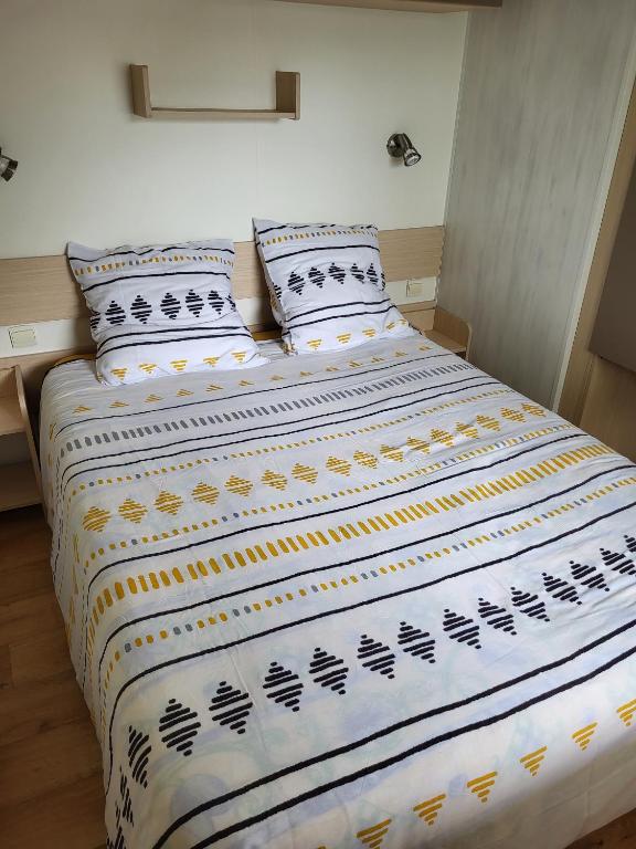 Postel nebo postele na pokoji v ubytování Camping Ixtila mobilhome Betzüla