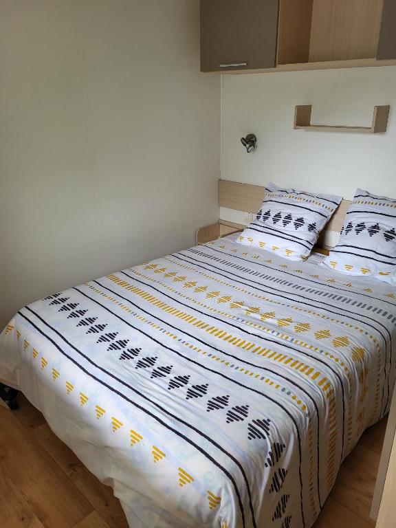 Postel nebo postele na pokoji v ubytování Camping Ixtila mobilhome Betzüla