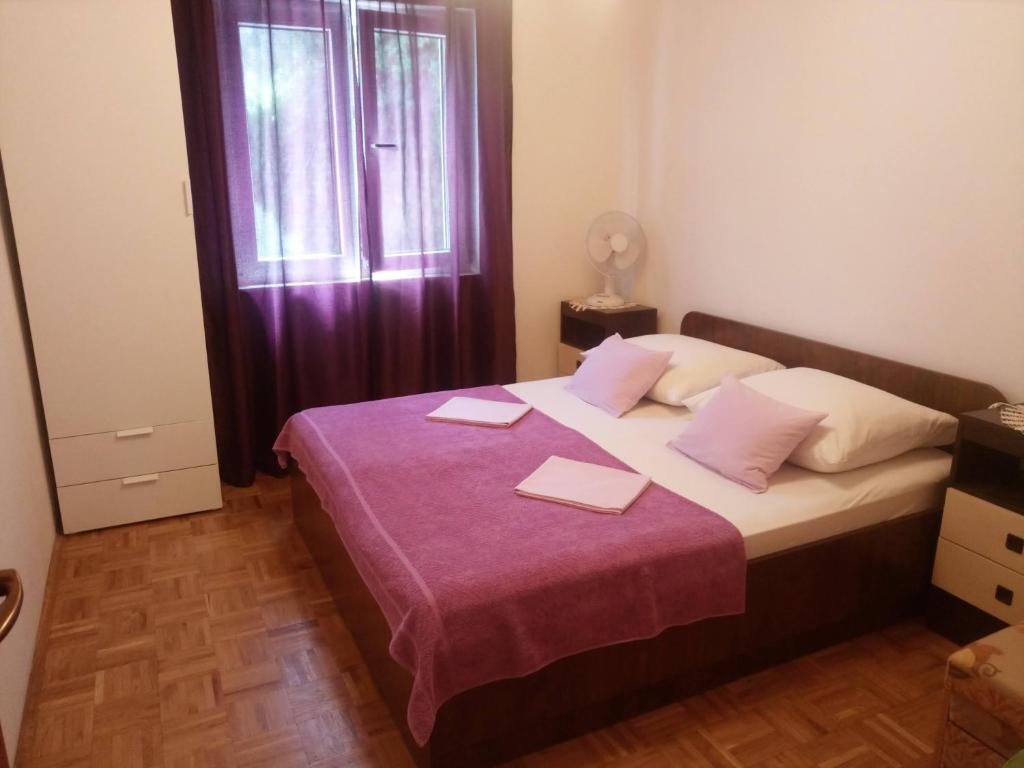 Postel nebo postele na pokoji v ubytování APARTMANI KUJUNDŽIĆ