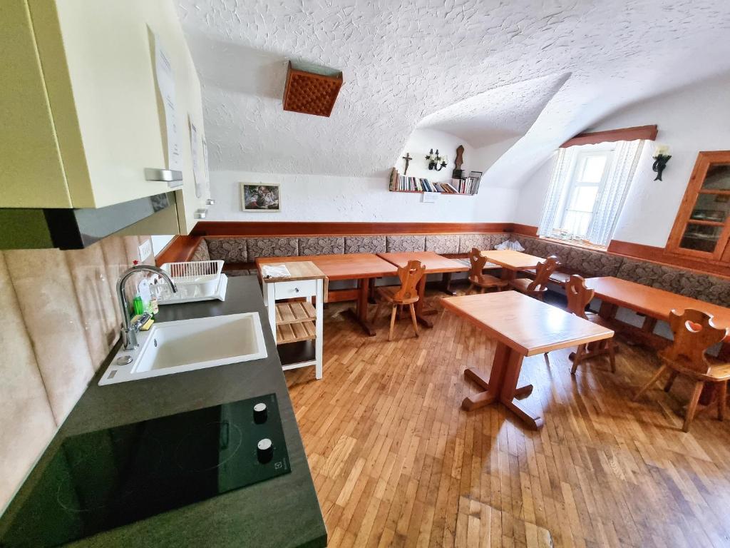 Kuchyň nebo kuchyňský kout v ubytování B&B Pod Skalo