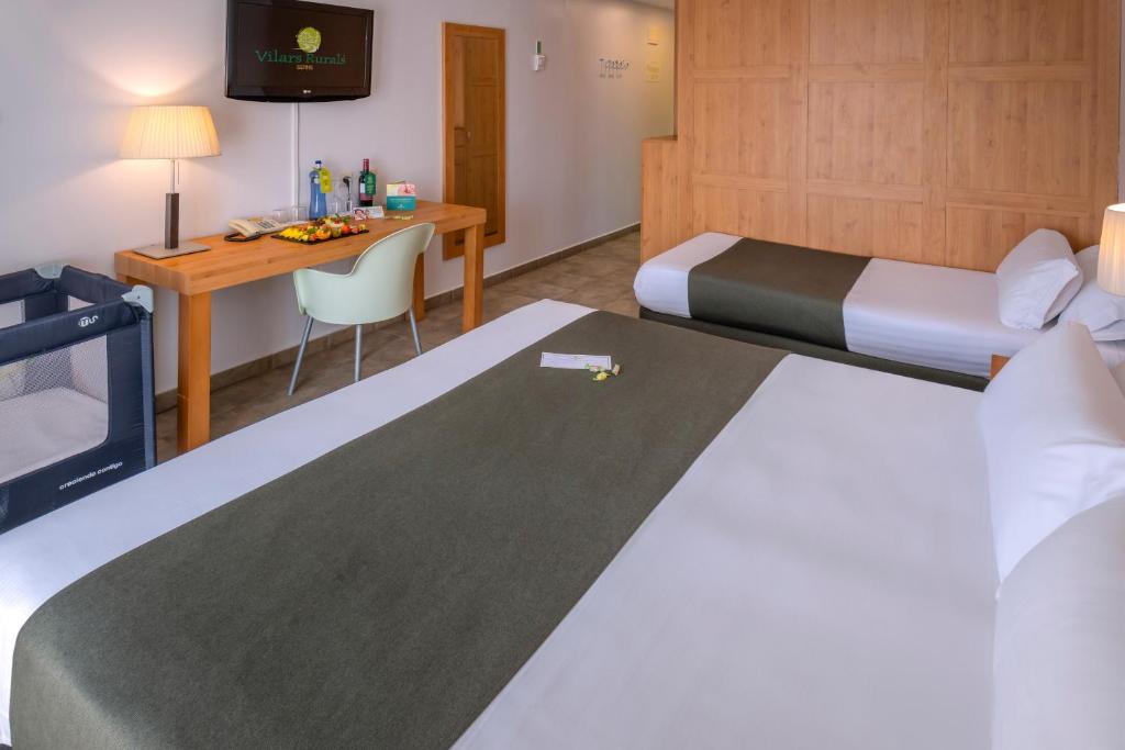 Vilar Rural De Sant Hilari Sacalm by Serhs Hotels - Comfort Triple Room (2 Adultos + 1 Niño)