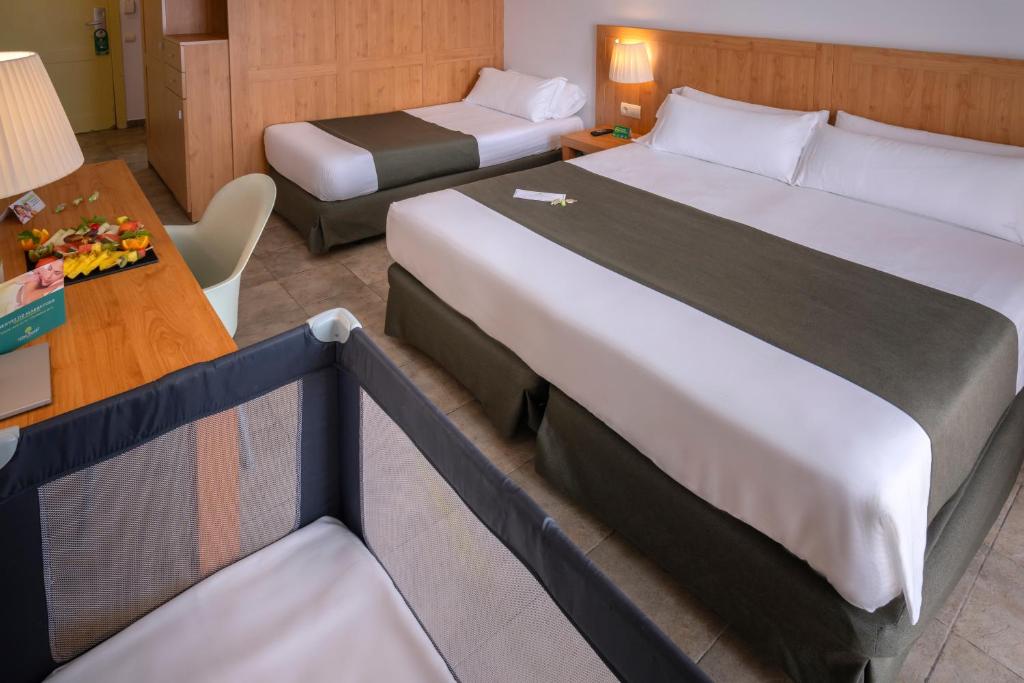 Vilar Rural De Sant Hilari Sacalm by Serhs Hotels - Triple Room With Garden View (2 Adults + 1 Child)