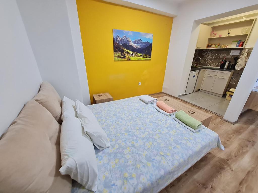 Postel nebo postele na pokoji v ubytování Bojana Apartment