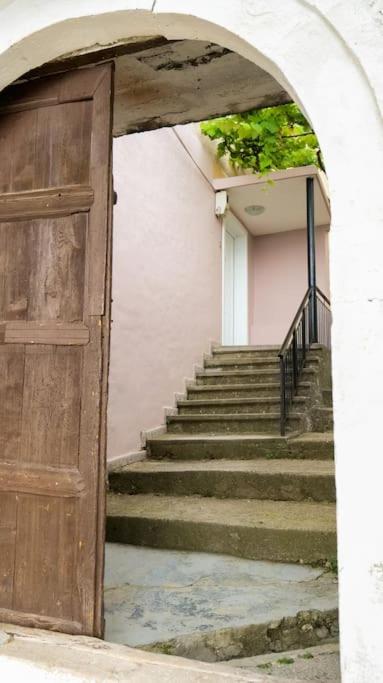 Fotografie z fotogalerie ubytování KASMI home v destinaci Krujë