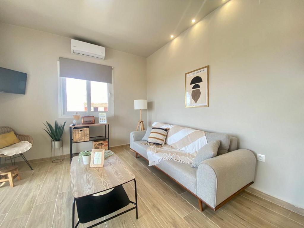 Posedenie v ubytovaní Boho Natural Beachfront Detached House
