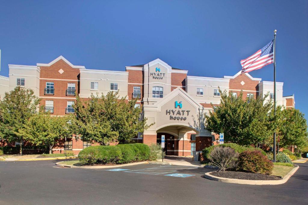 a hospital building with an american flag in front of it at Hyatt House Philadelphia/Plymouth Meeting in East Norriton