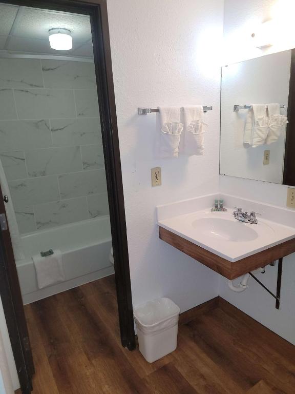 SureStay by Best Western Glendive Yellowstone River - Habitación Con Cama Grande - No Fumadores