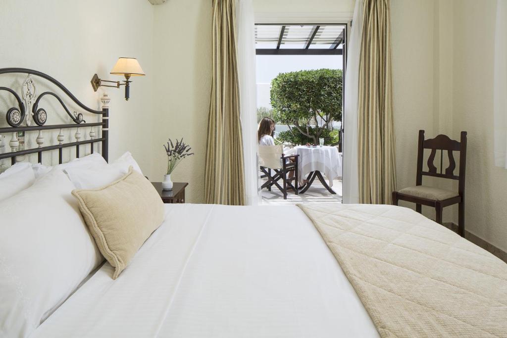 Contaratos Beach Hotel - 3