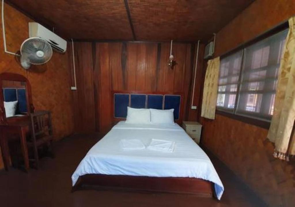 מיטה או מיטות בחדר ב-Vang Vieng Bungalows