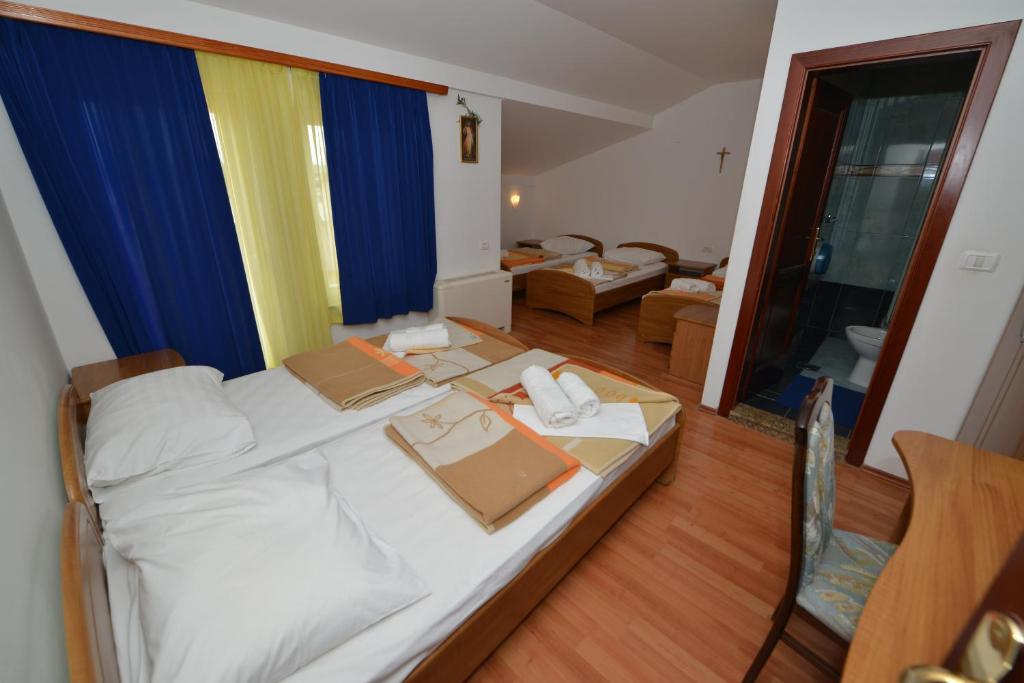 Hotel Rosabel - Viervoudige Kamer Met Badkamer