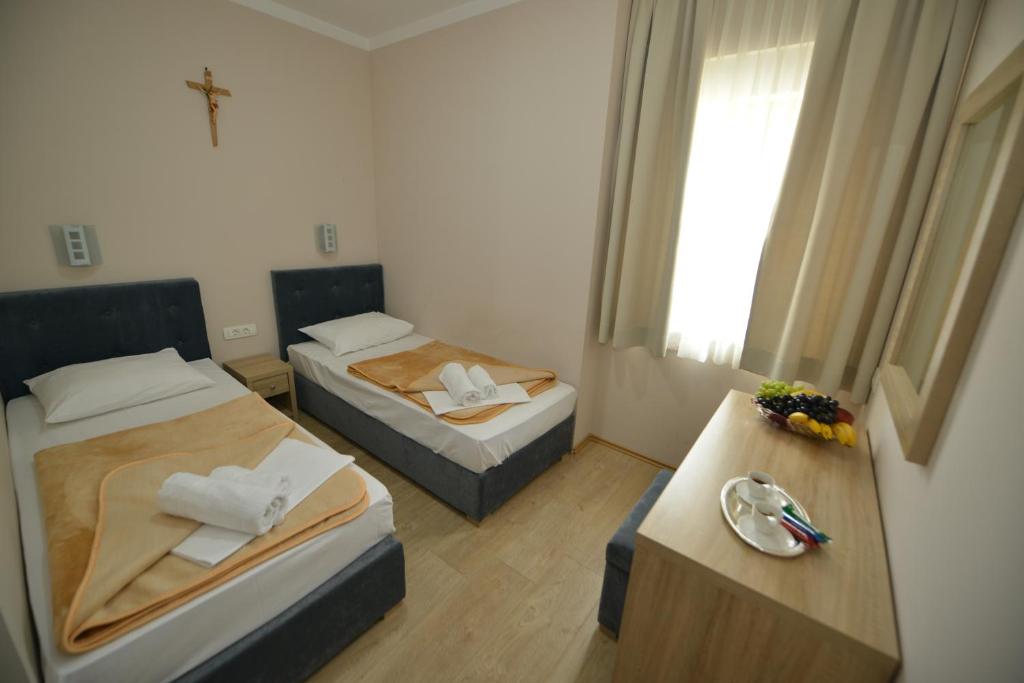 Hotel Rosabel - Twin Room Met Eigen Badkamer