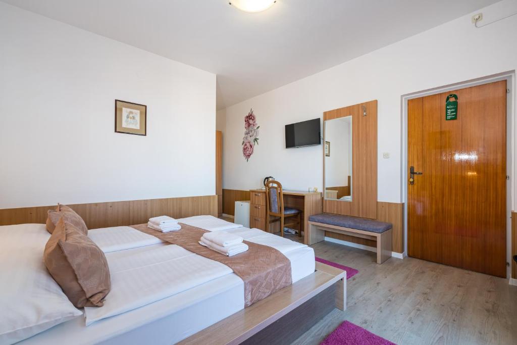 Postelja oz. postelje v sobi nastanitve Hotel Vicko