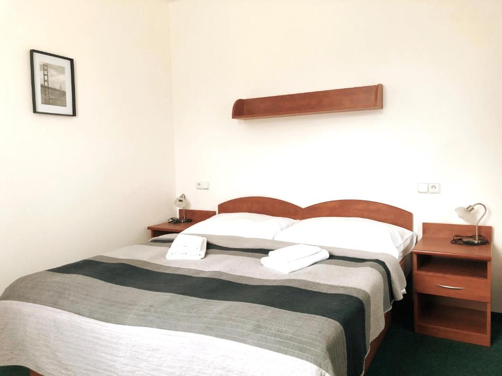 Postel nebo postele na pokoji v ubytování Hotel Karolina