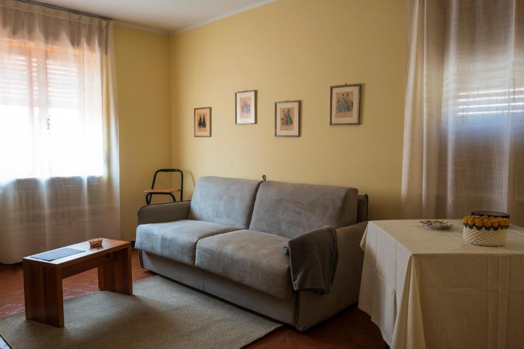 a living room with a couch and a table at Casa vacanza Semia in Vinadio