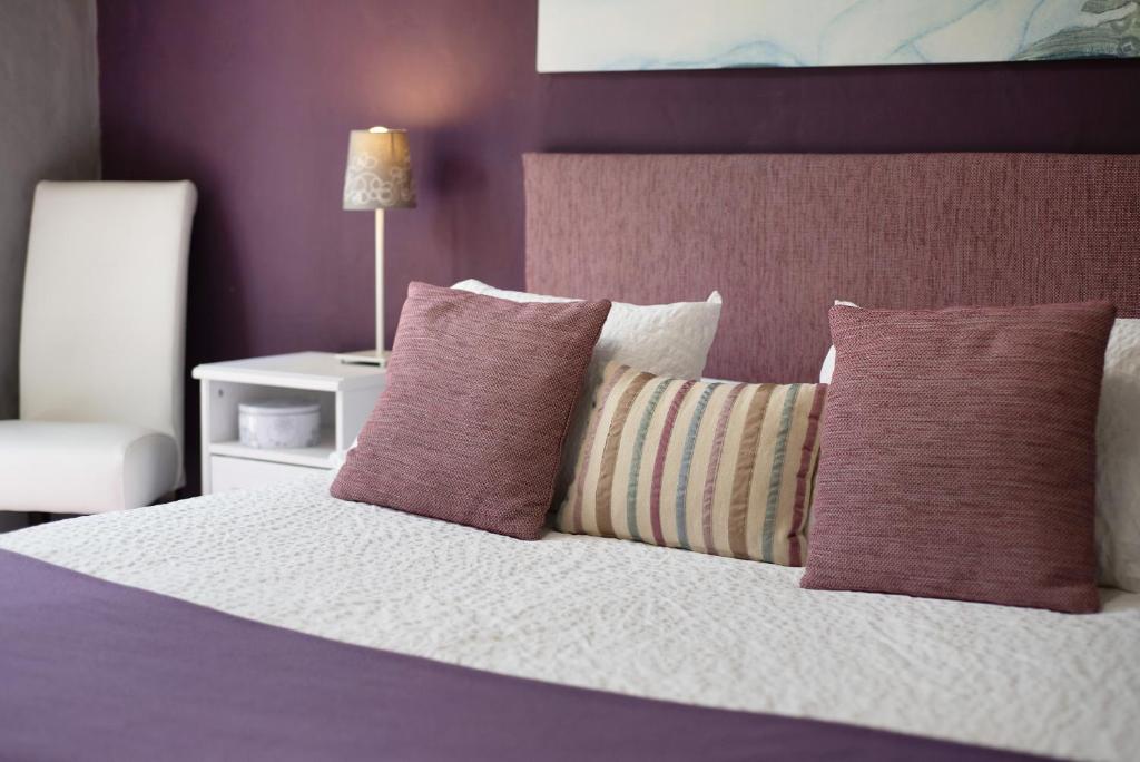 A bed or beds in a room at La Suerte