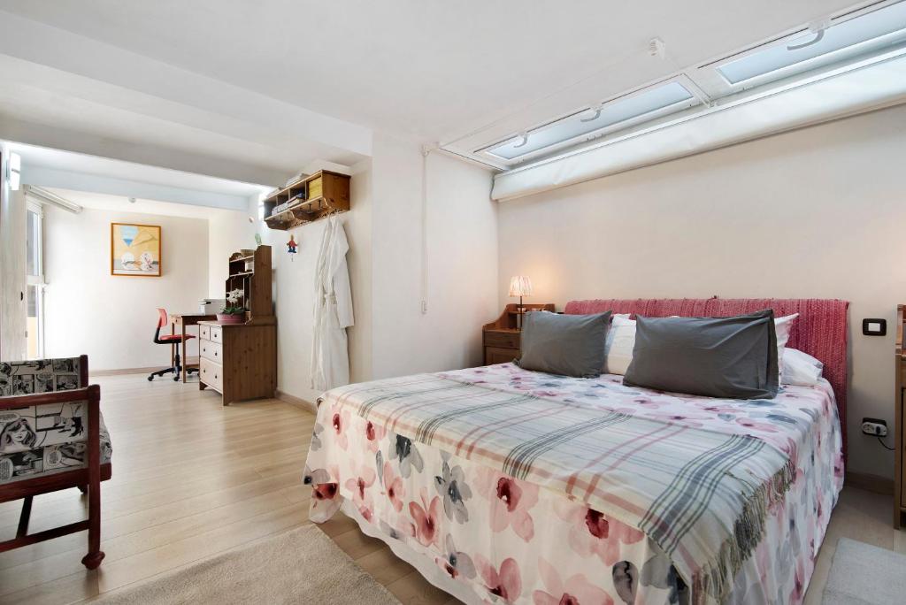 A bed or beds in a room at La Suerte
